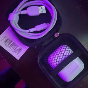 AirPods 2 w\ charger and case